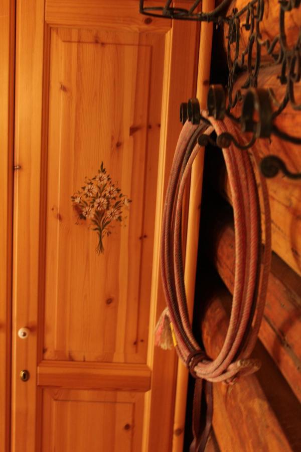 B&B Le Corone - Chalet Nel Bosco Cavalo ภายนอก รูปภาพ